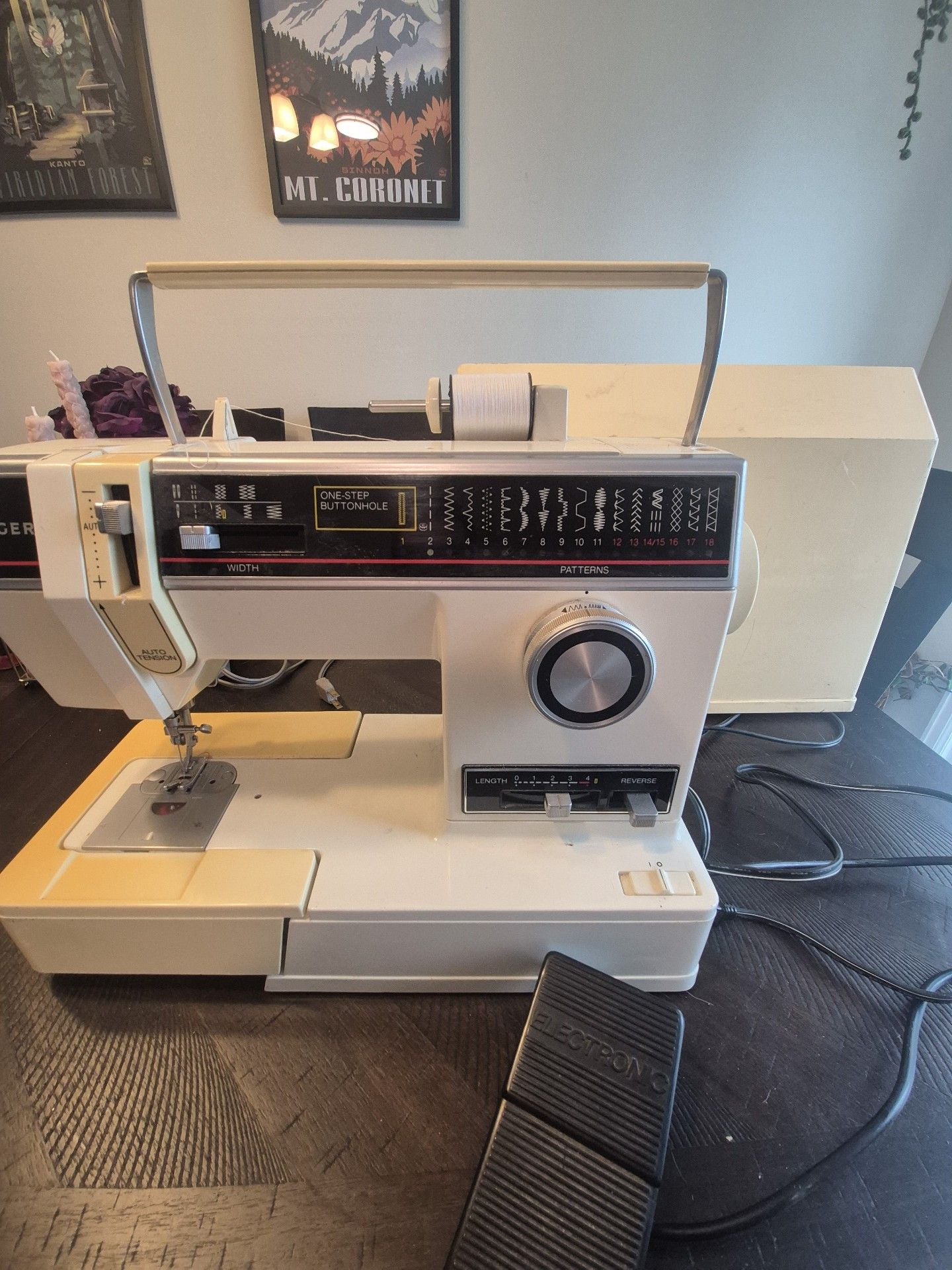 Singer 6235 Serenade 30 Sewing Machine with Pedal and Case 3
