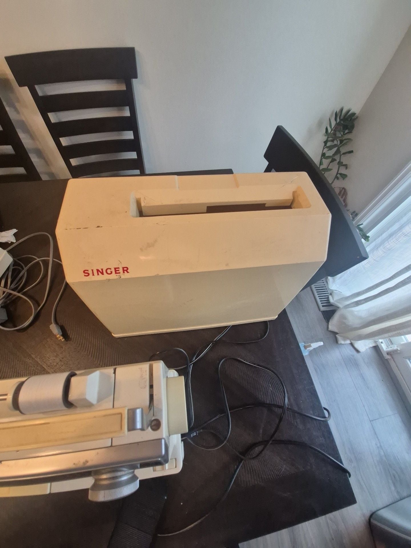 Singer 6235 Serenade 30 Sewing Machine with Pedal and Case 4