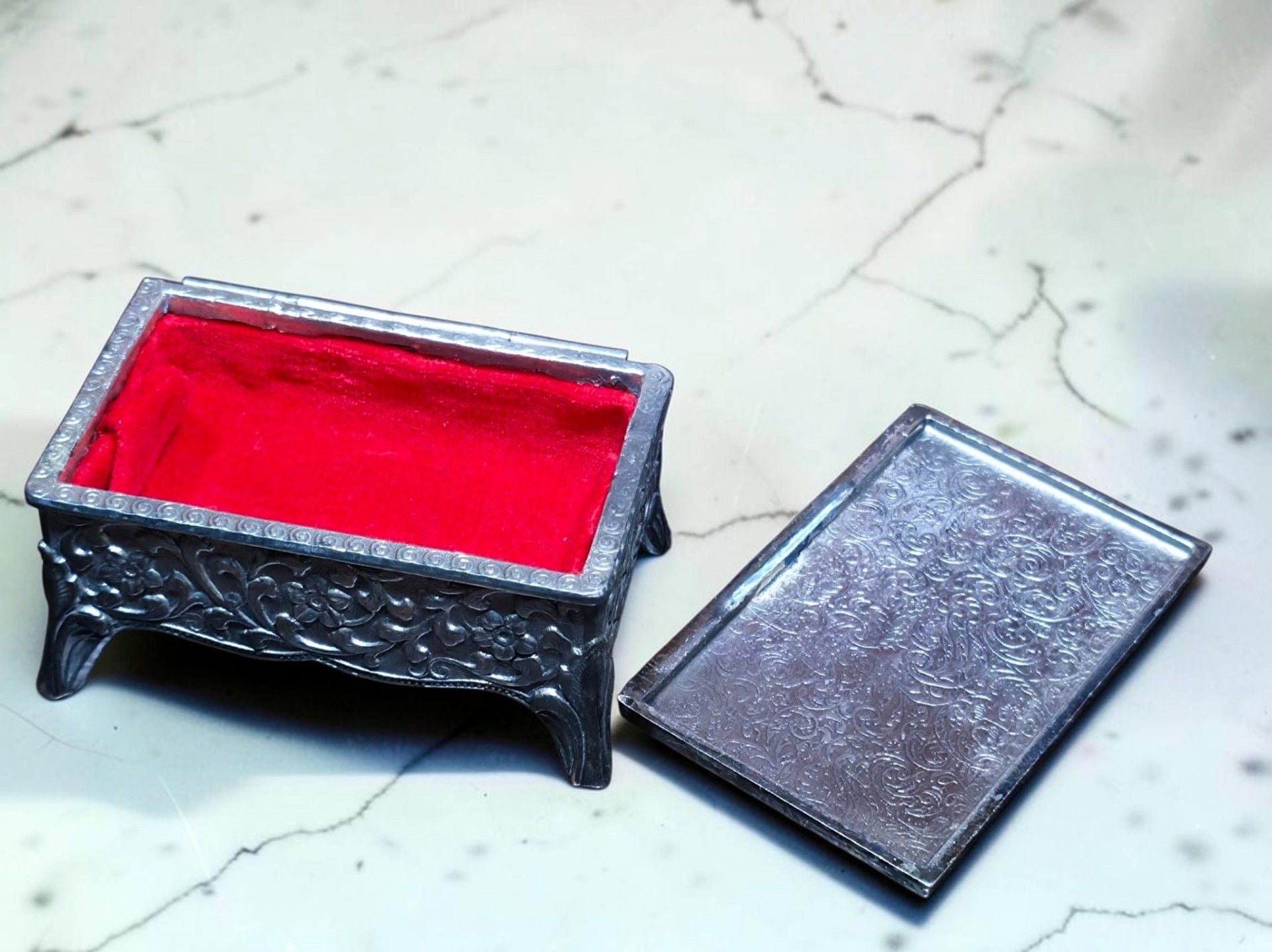Vintage Footed Metal Jewelry Trinket Box Silver Tone Red Velvet Lined Japan 11