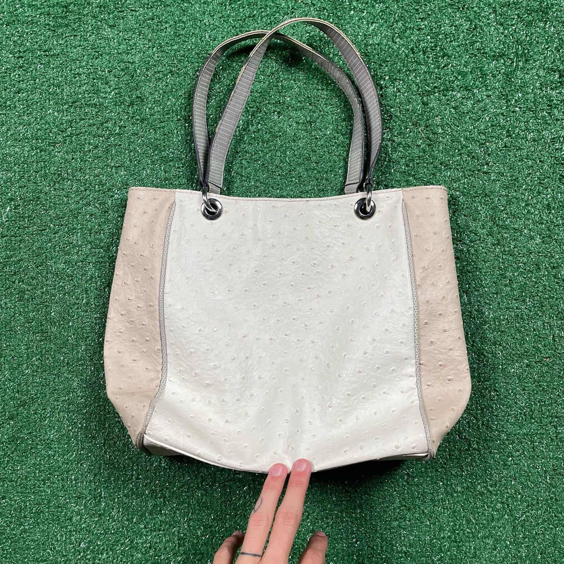 Guess Ostrich Embossed Faux Leather Shoulder Bag White Beige Bow Rhinestone 4