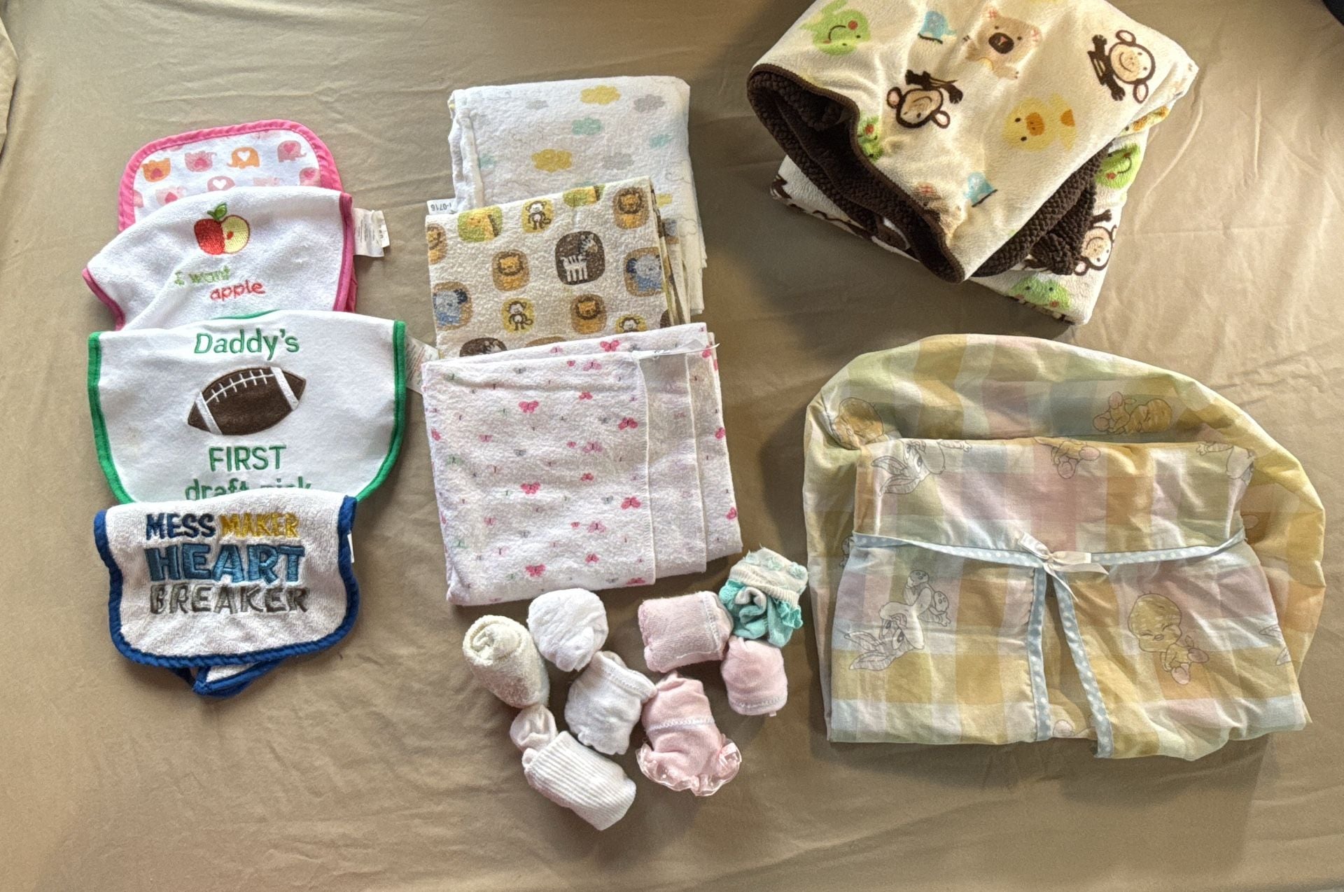 Baby Infant Assorted Bibs Blankets Washcloths Set Lot 1