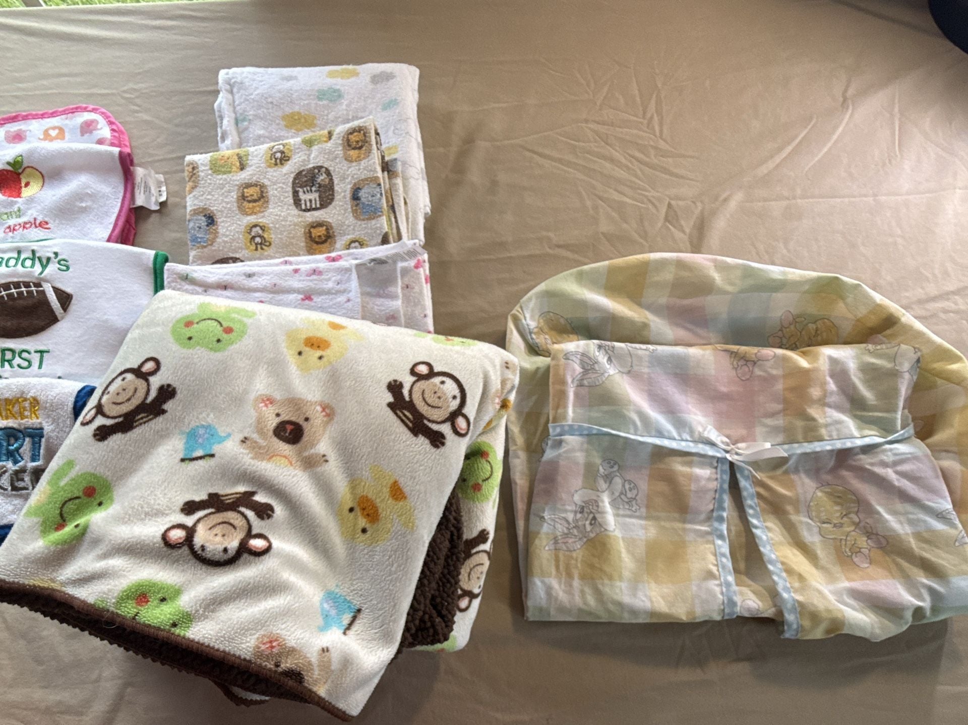 Baby Infant Assorted Bibs Blankets Washcloths Set Lot 4