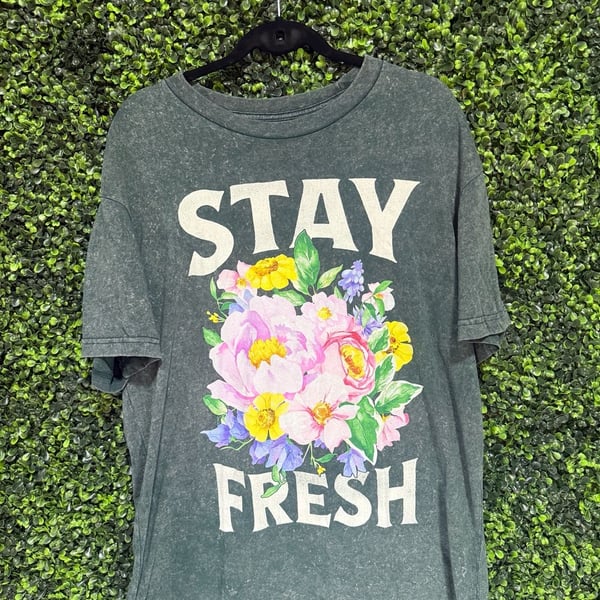 Mad Engine Stay Fresh Graphic T-Shirt Size LG/G Mineral Wash Floral