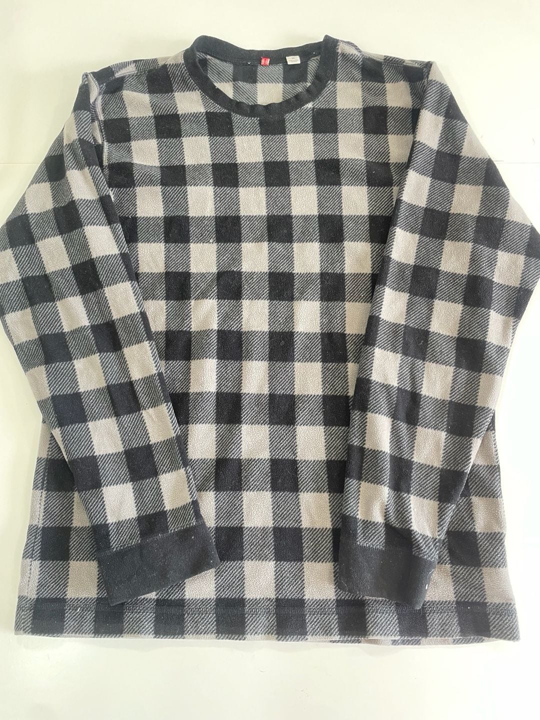 Uniqlo Buffalo Plaid Thermal Top Size M Black White Long Sleeve Crew Neck 2