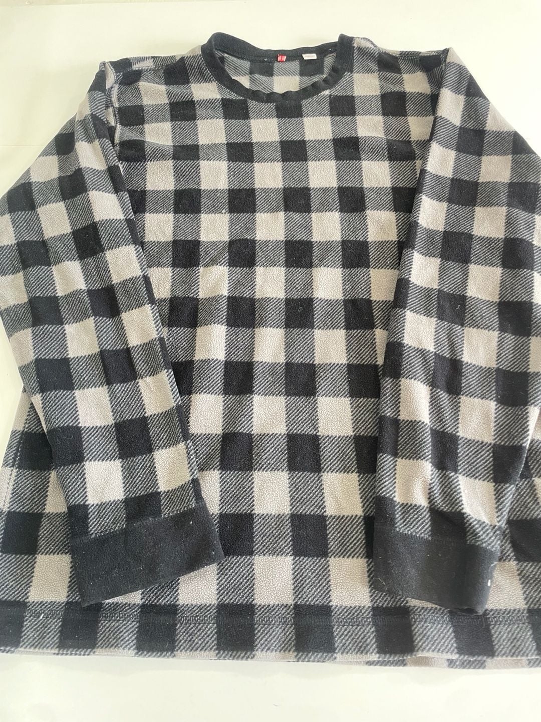 Uniqlo Buffalo Plaid Thermal Top Size M Black White Long Sleeve Crew Neck 3