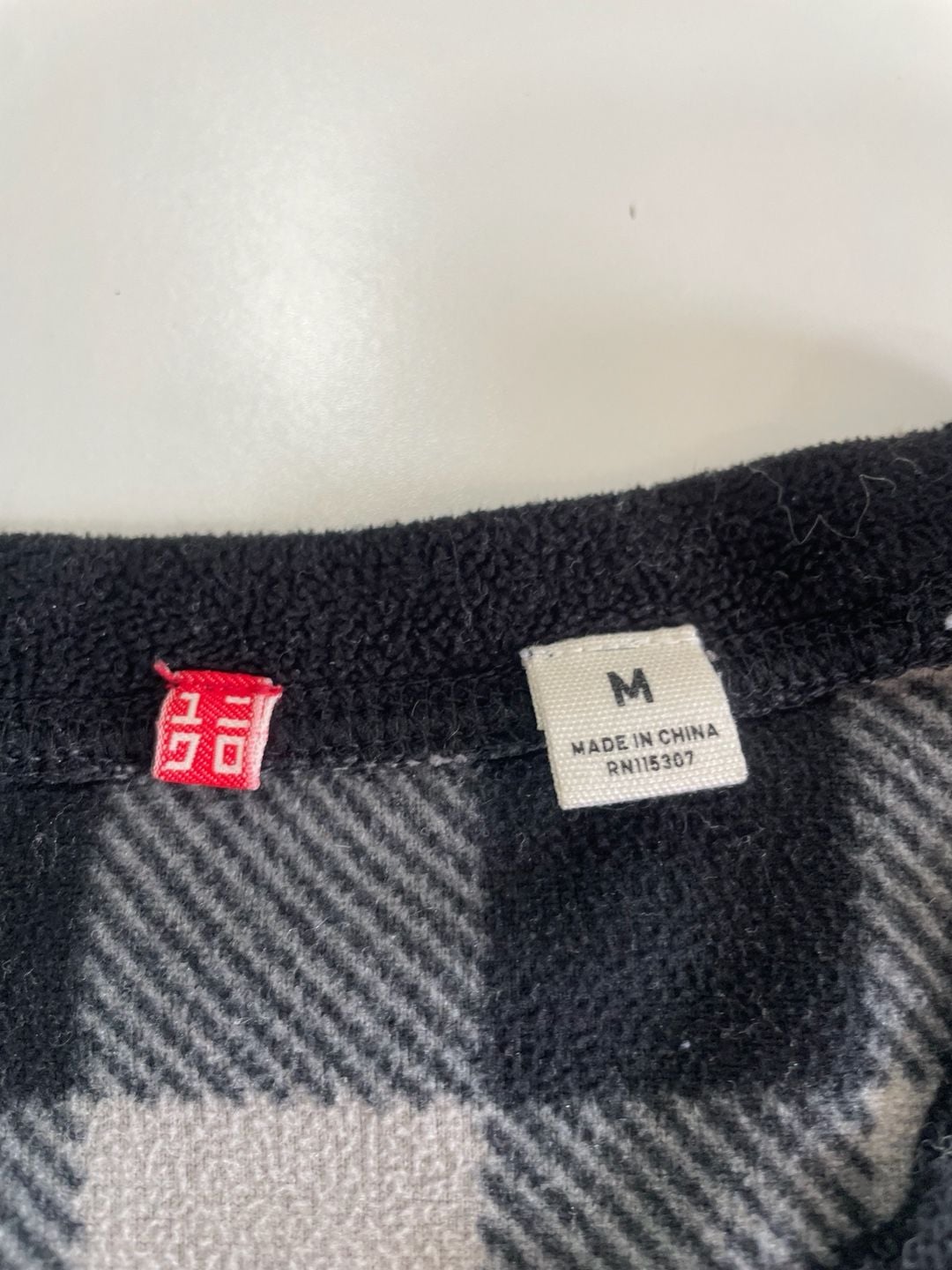 Uniqlo Buffalo Plaid Thermal Top Size M Black White Long Sleeve Crew Neck 4