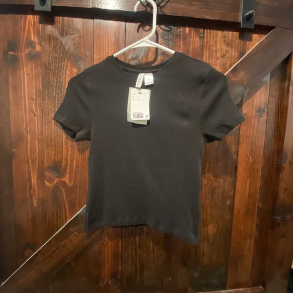 New with tags H&M Divided Basic Ribbed Crewneck Tee Size S Black