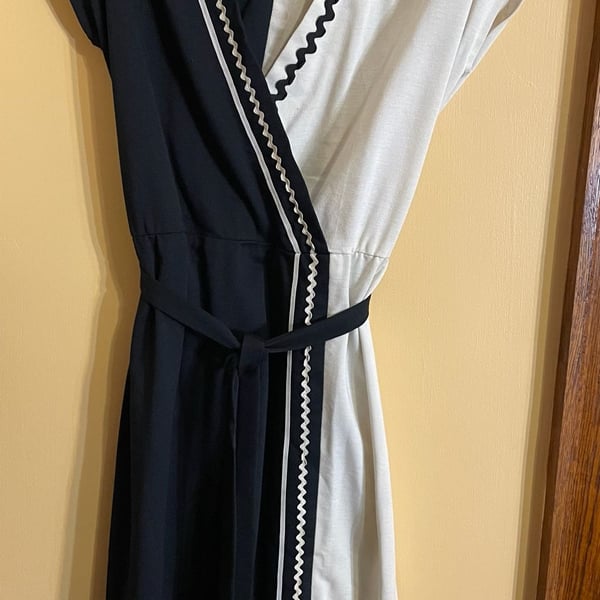 Vintage 1974-1976 Kay Windsor Wrap Dress Black White Contrast Stitching