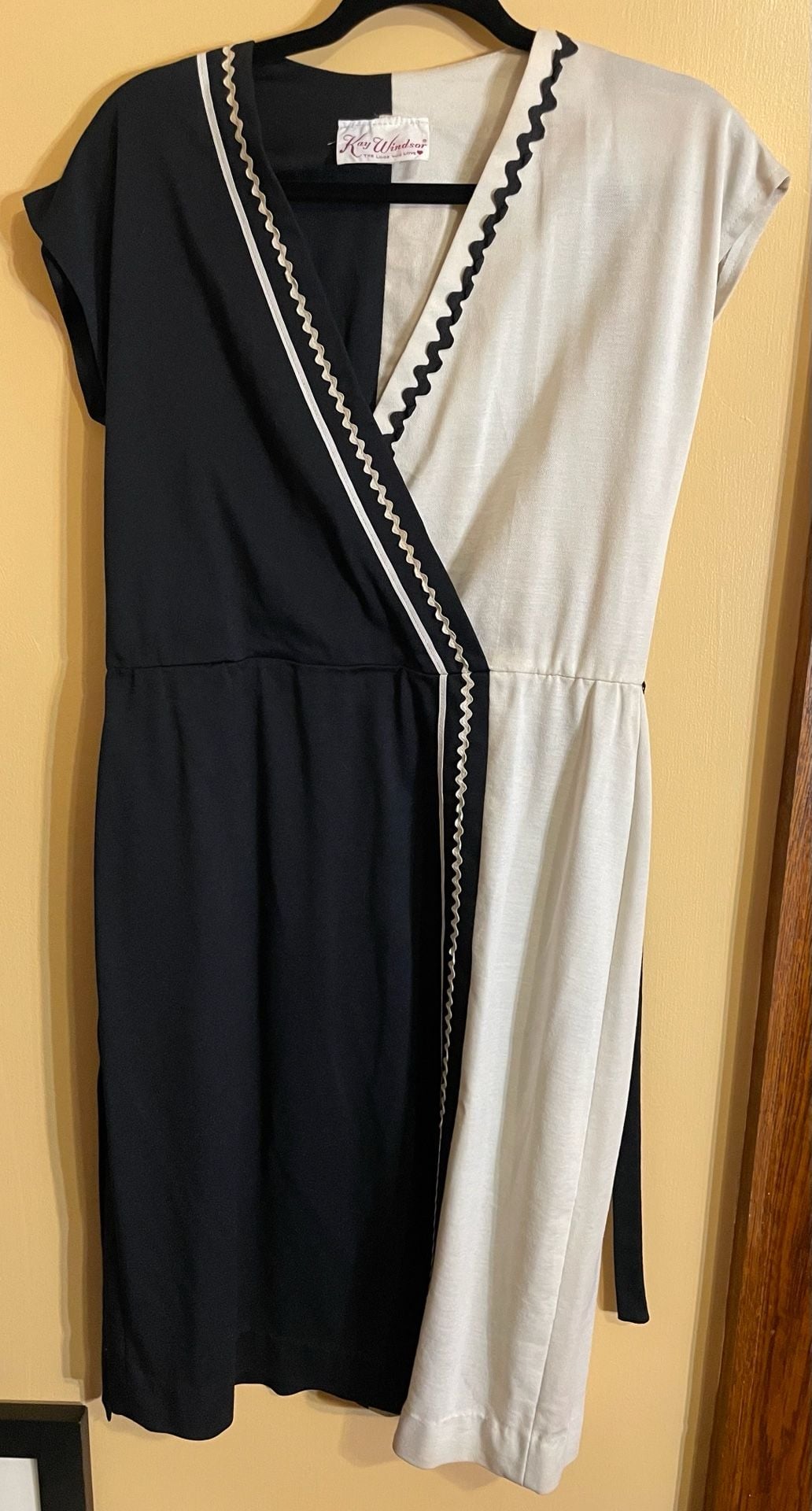 Vintage 1974-1976 Kay Windsor Wrap Dress Black White Contrast Stitching 3