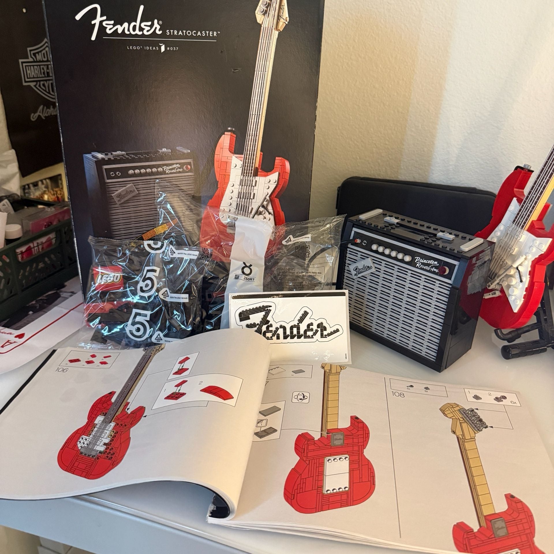 LEGO Fender Stratocaster Set 21329 mostly Built
Retired Product/ Discontinued 2