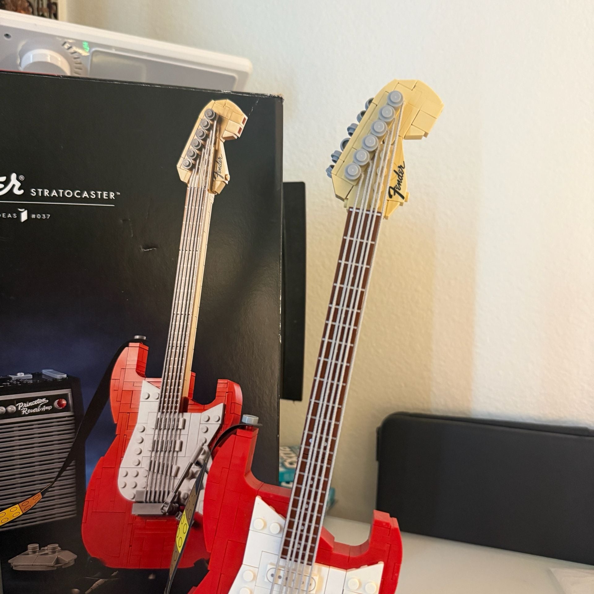 LEGO Fender Stratocaster Set 21329 mostly Built
Retired Product/ Discontinued 6