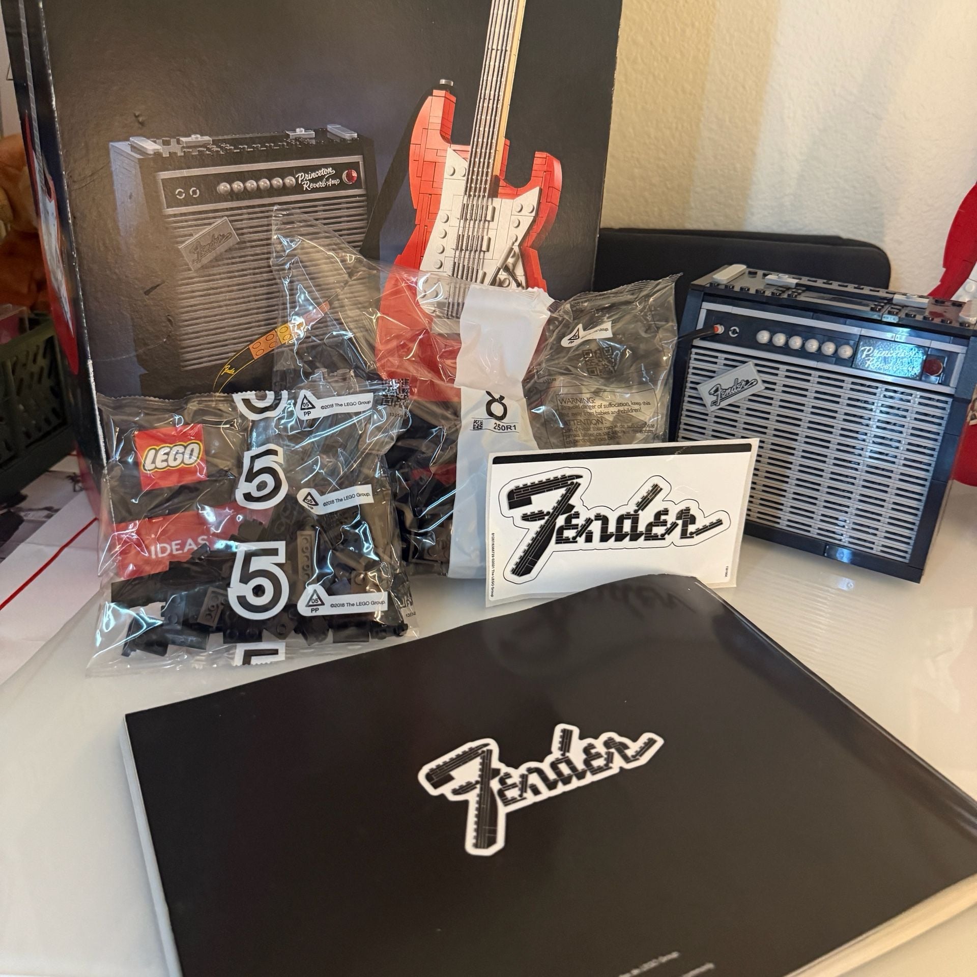 LEGO Fender Stratocaster Set 21329 mostly Built
Retired Product/ Discontinued 10