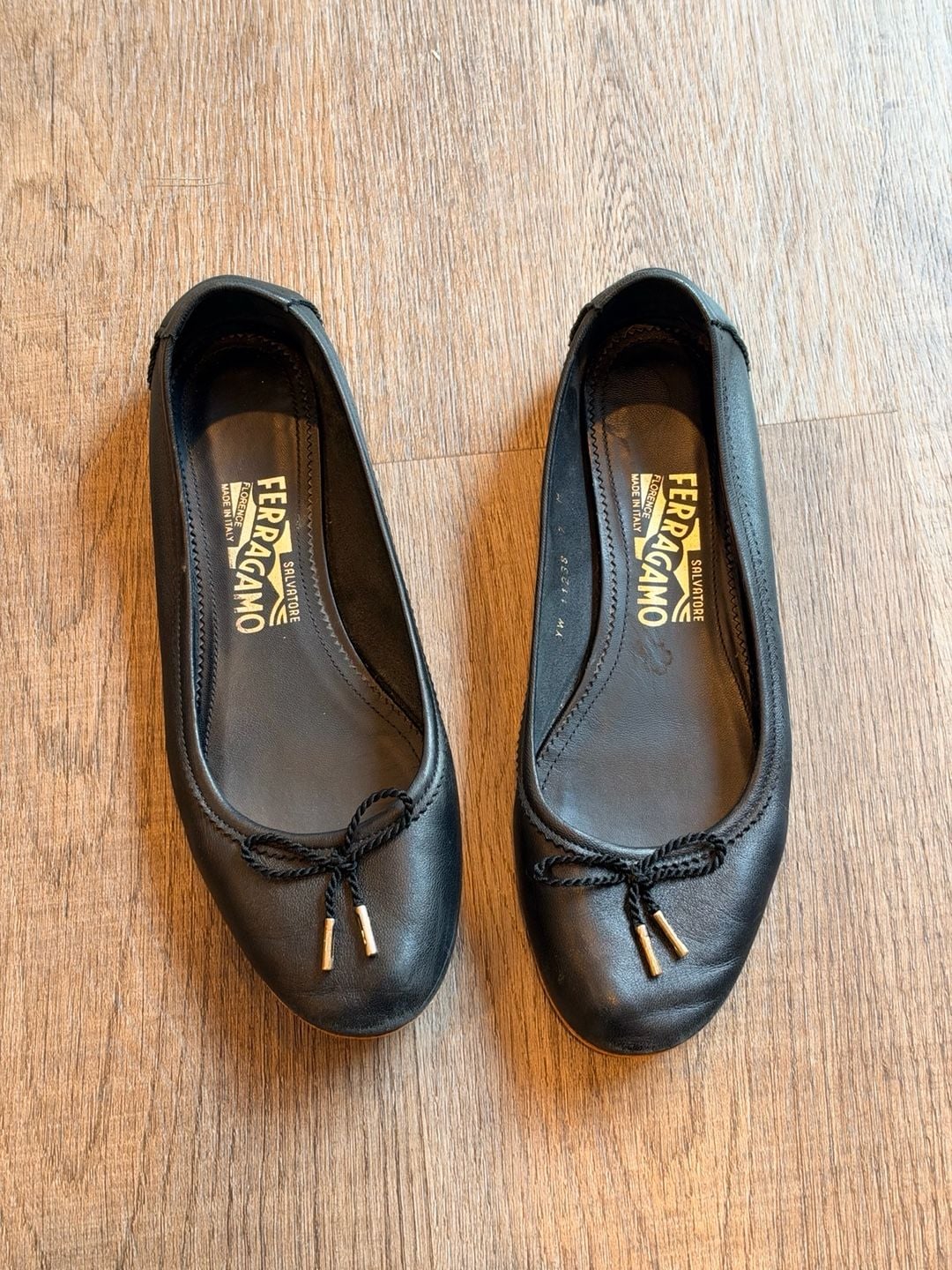 Salvatore Ferragamo Black Leather Bow Ballet Flats Size 7M 2