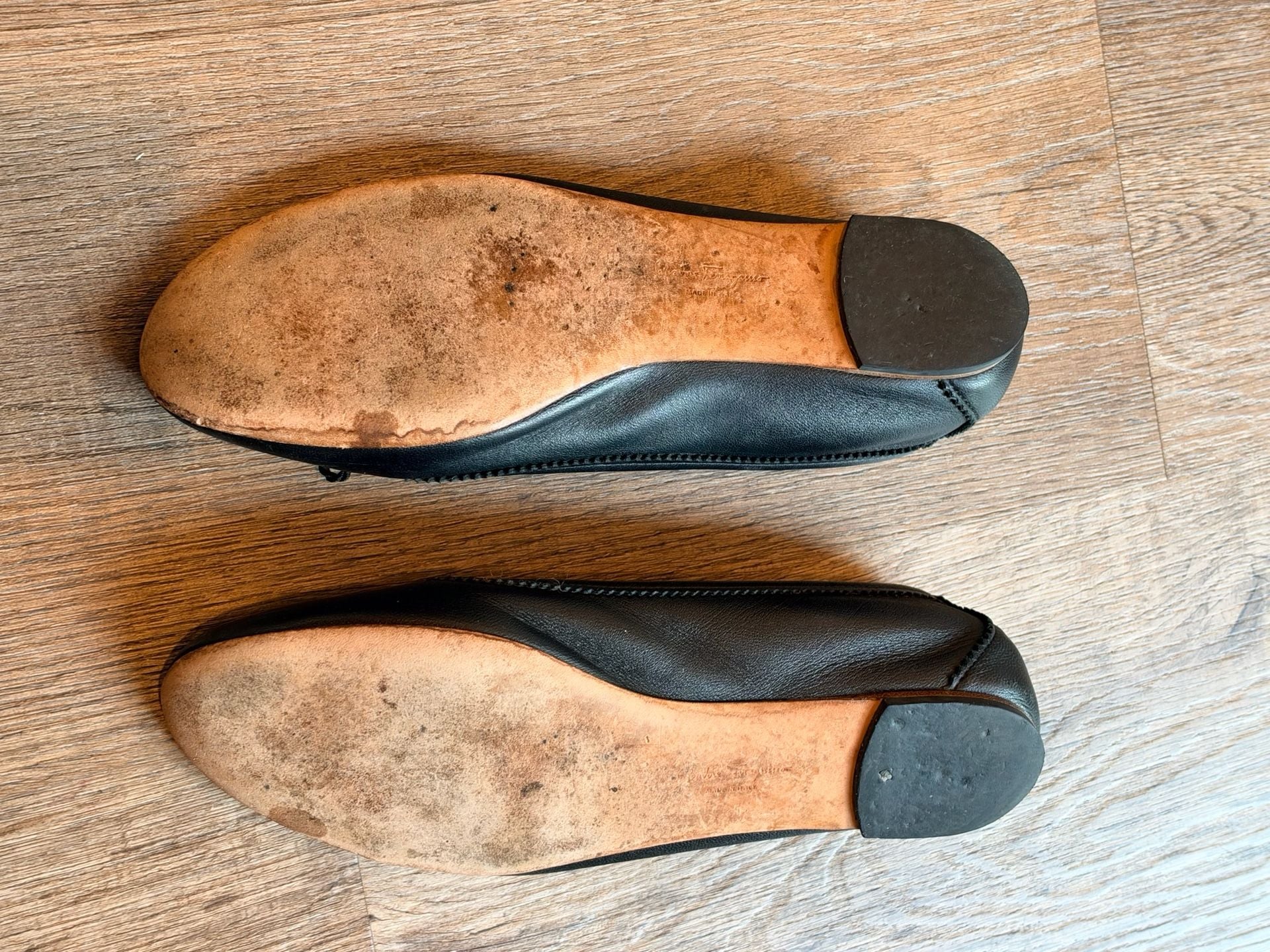Salvatore Ferragamo Black Leather Bow Ballet Flats Size 7M 5