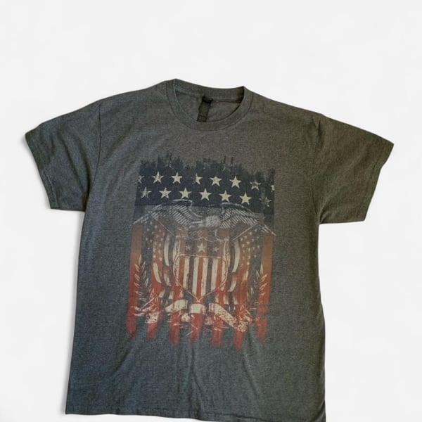 Gildan American Flag Eagle Graphic T-Shirt Size L Gray Heather Cotton Short