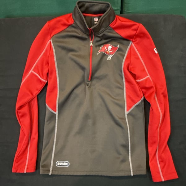 New Era Tampa Bay Buccaneers 1/4 Zip Pullover Size S Pewter Red Jacket