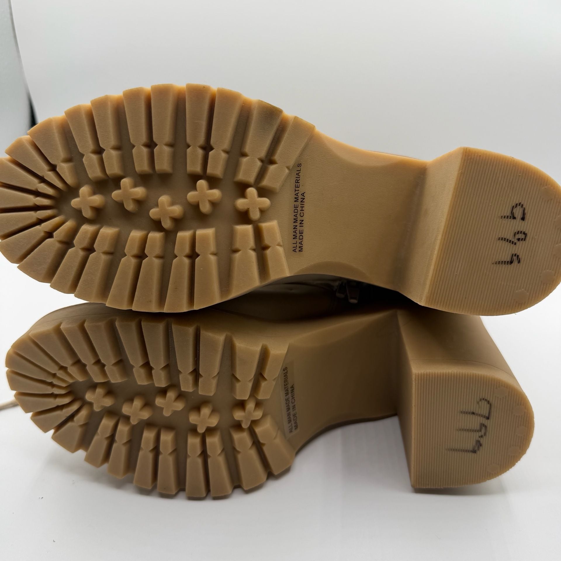 DV Dolce Vita Jaycob Lace-Up Platform Lug Booties Size 7.5 Beige 8