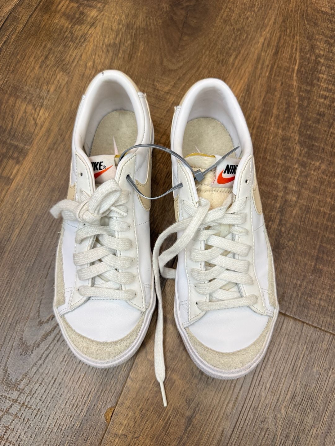 Nike Blazer Low '77 Size 6.5 White Pale Coral 2