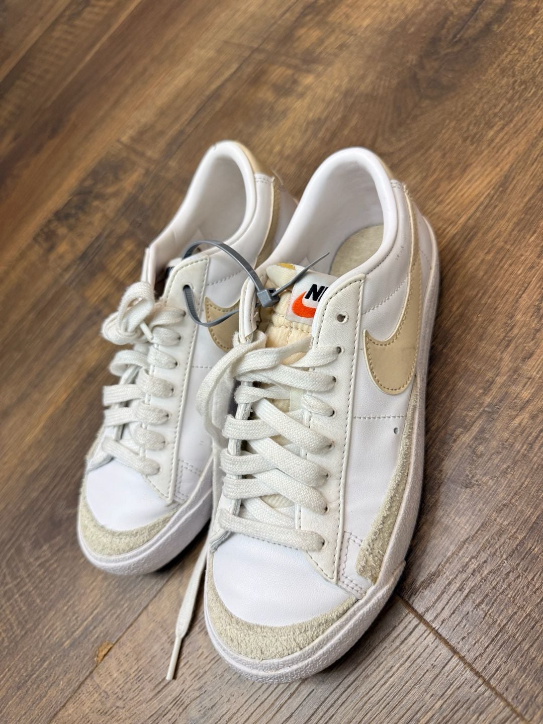 Nike Blazer Low '77 Size 6.5 White Pale Coral 3