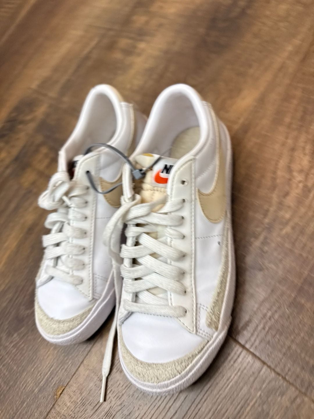 Nike Blazer Low '77 Size 6.5 White Pale Coral 5