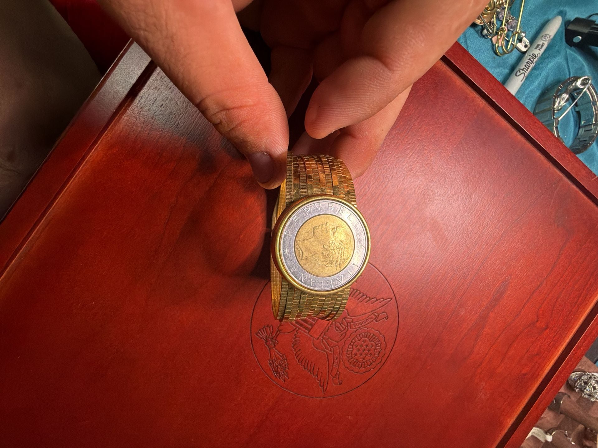 Italy Bellezza 500 Lire Coin Bracelet Gold Tone Metal 2