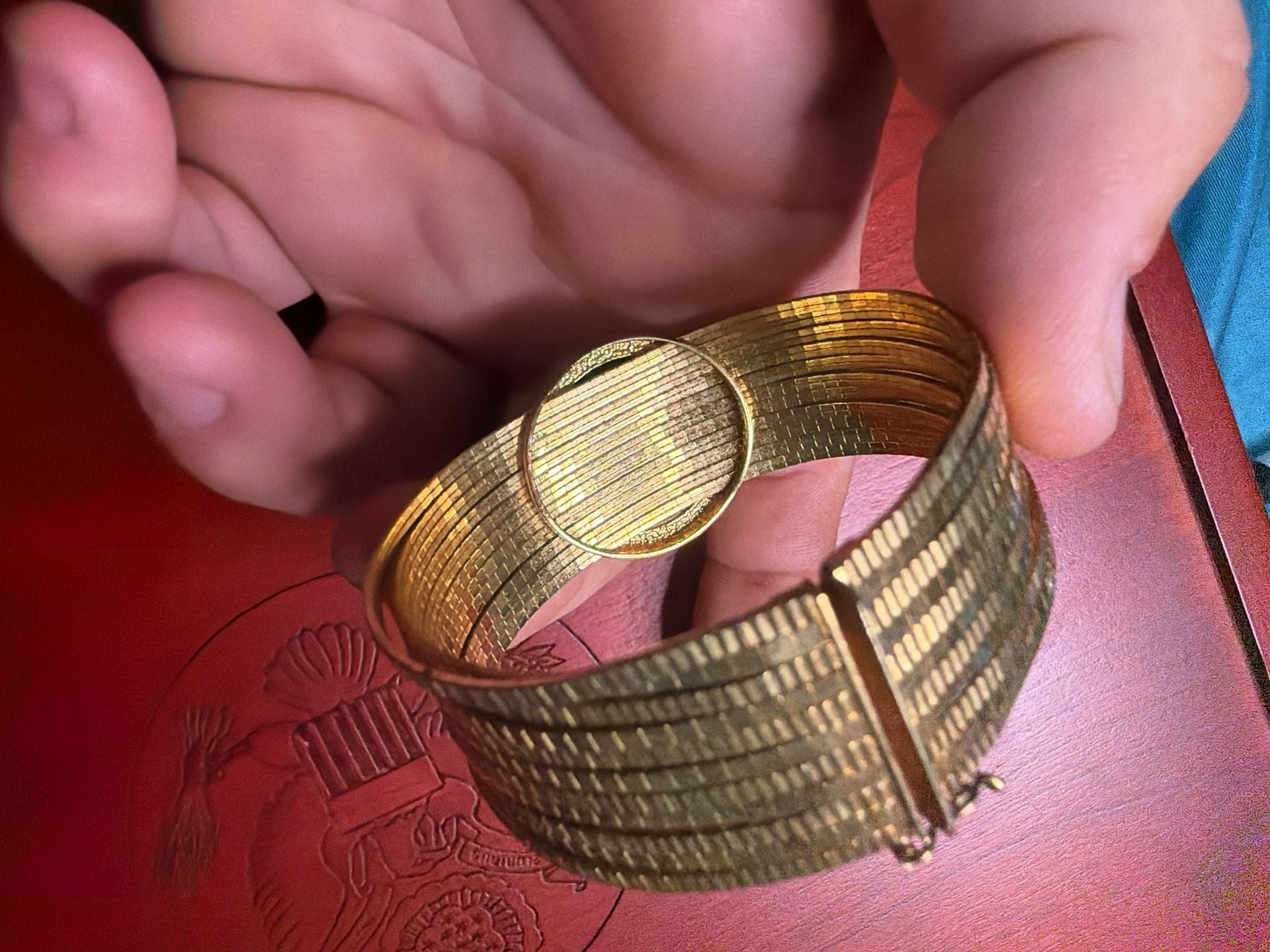 Italy Bellezza 500 Lire Coin Bracelet Gold Tone Metal 5