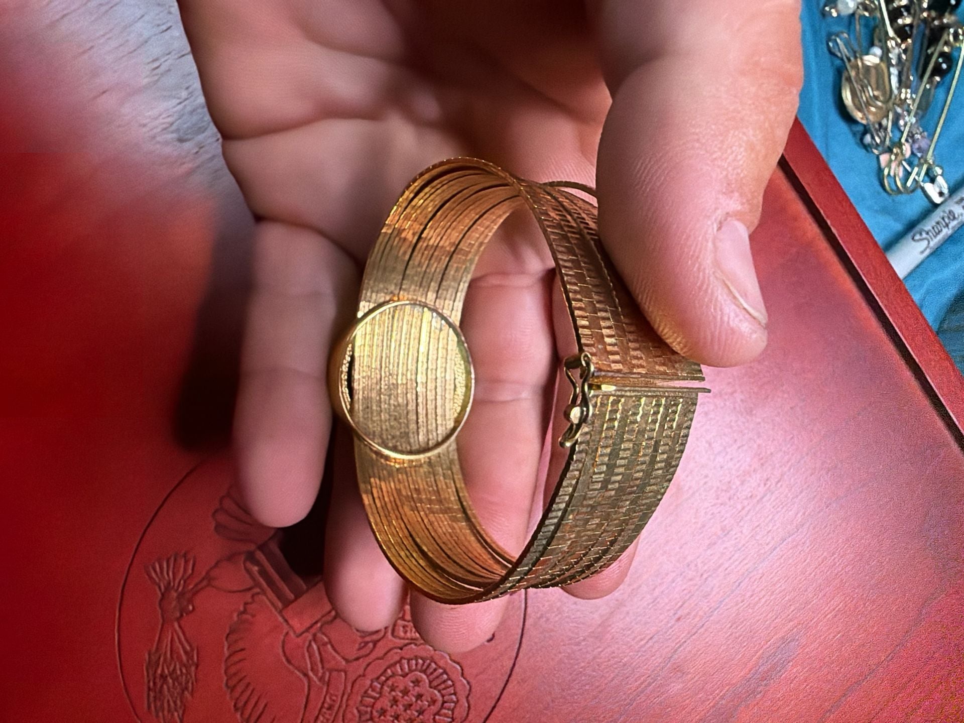 Italy Bellezza 500 Lire Coin Bracelet Gold Tone Metal 6
