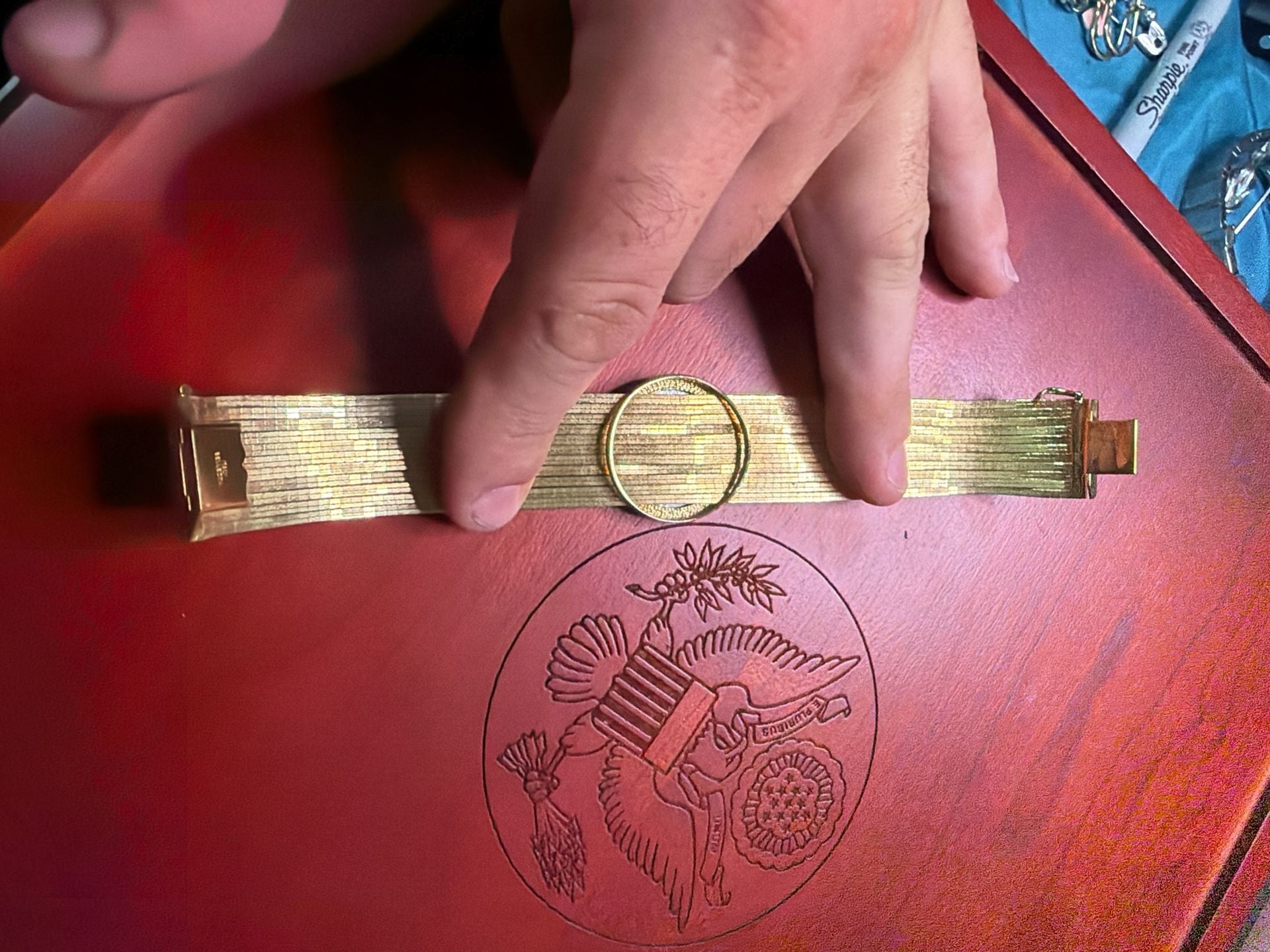 Italy Bellezza 500 Lire Coin Bracelet Gold Tone Metal 7