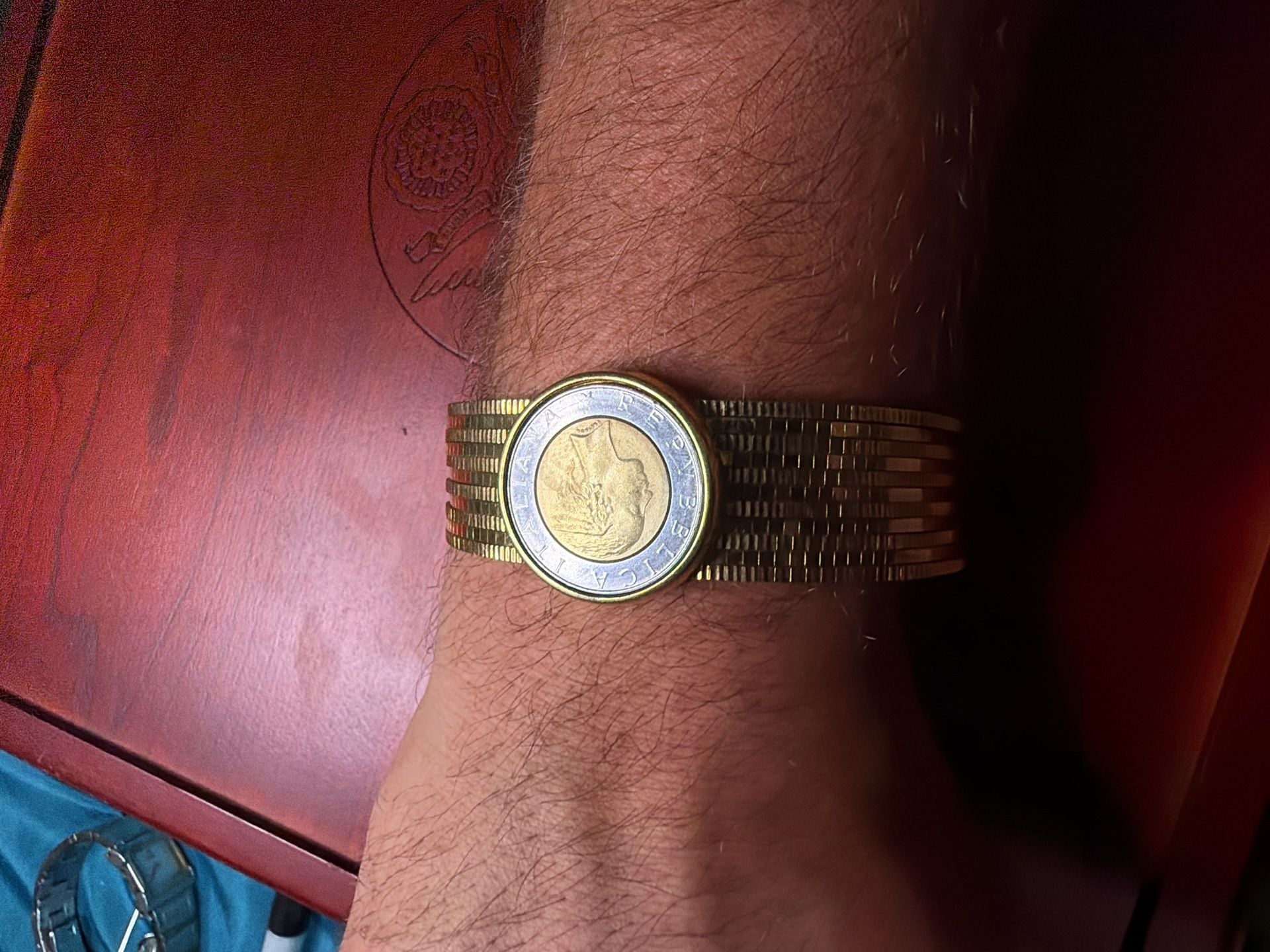Italy Bellezza 500 Lire Coin Bracelet Gold Tone Metal 9