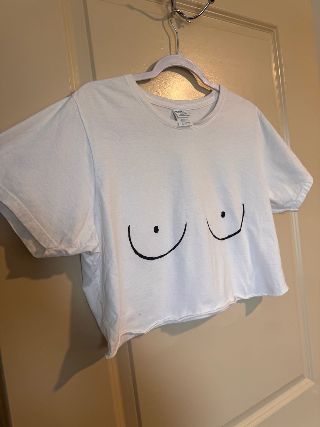 Port & Company Fan Favorite White Crop Top Tee Size XL Breast Sketch Graphic 2