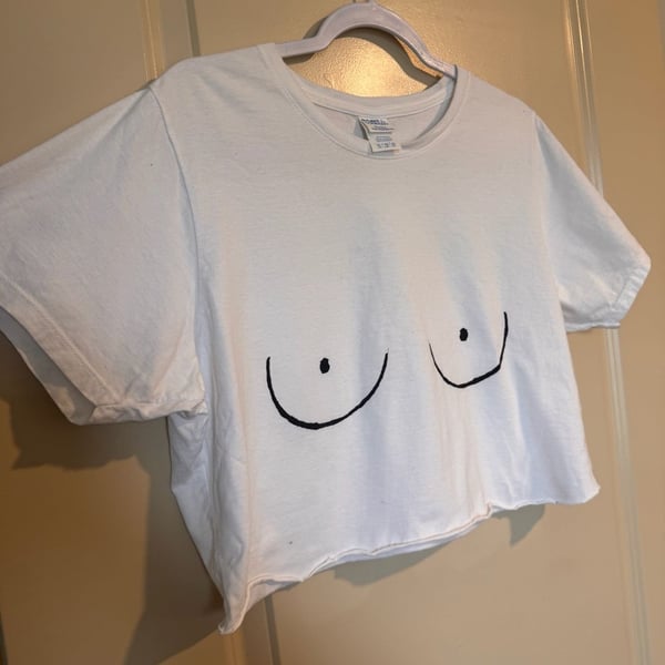 Port & Company Fan Favorite White Crop Top Tee Size XL Breast Sketch Graphic