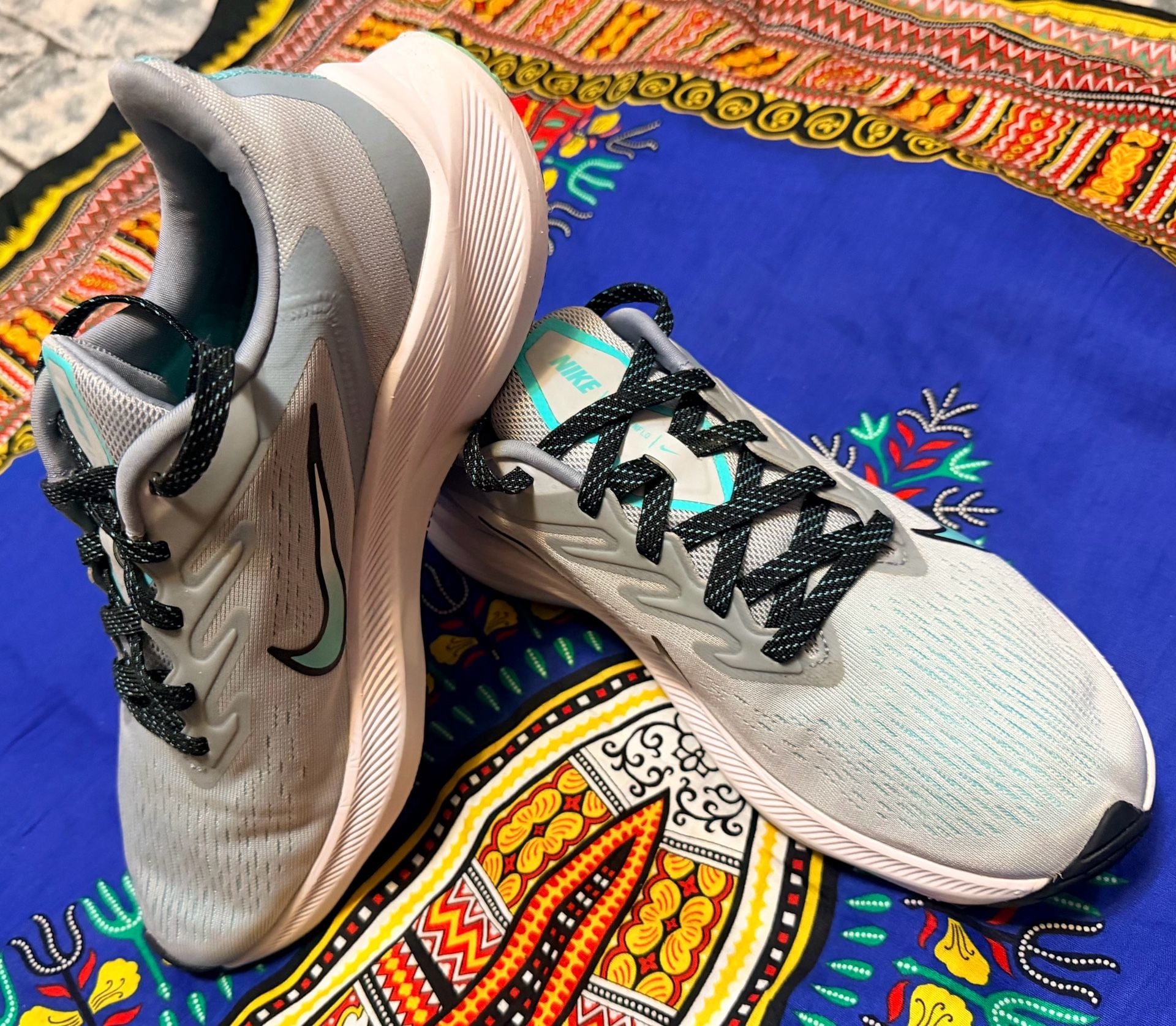 Nike Air Zoom Winflo 7 Running Shoes Gray Teal 2