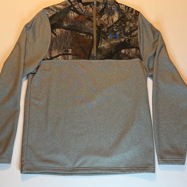 Under Armour 1/4 Zip Pullover Size MD Gray Mossy Oak Camo Hunting Shirt