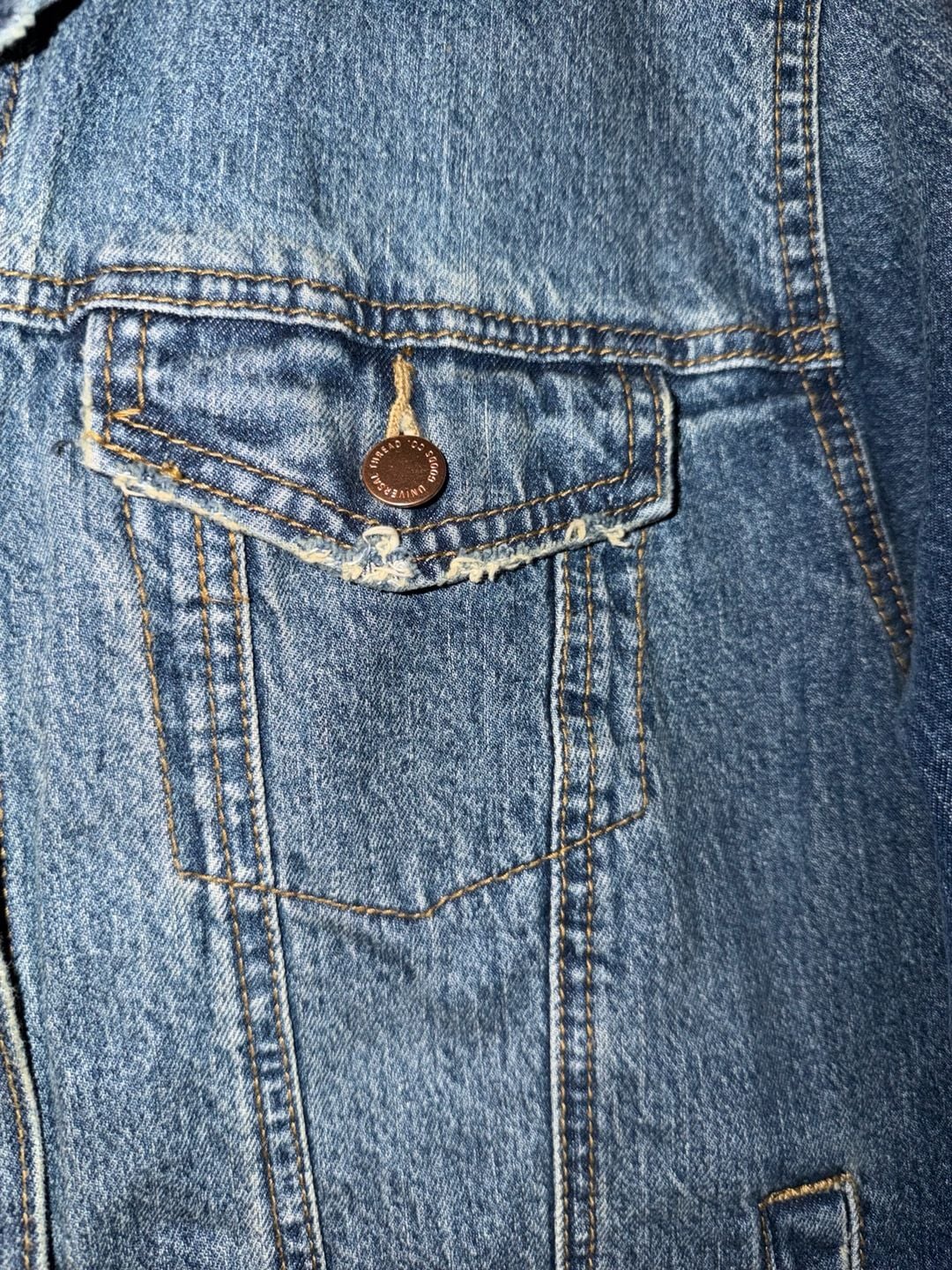 Universal Thread Denim Jean Jacket Size L Blue Distressed Raw Hem 10