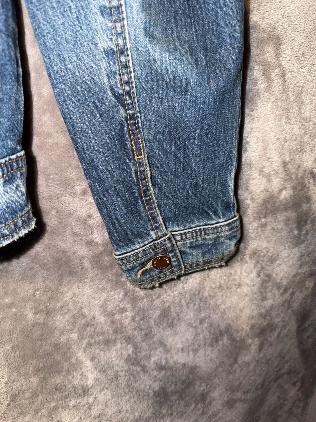Universal Thread Denim Jean Jacket Size L Blue Distressed Raw Hem 13