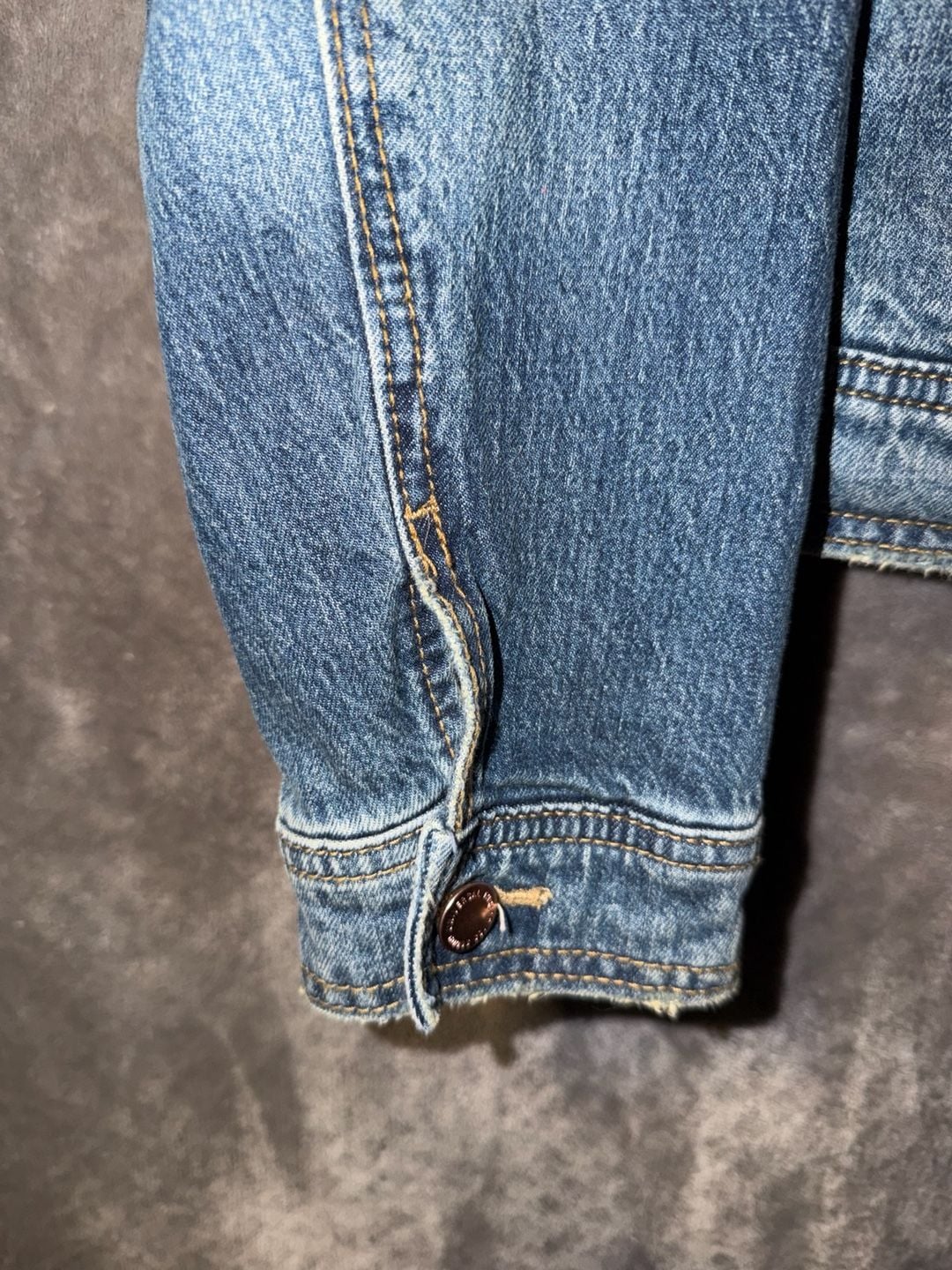 Universal Thread Denim Jean Jacket Size L Blue Distressed Raw Hem 14