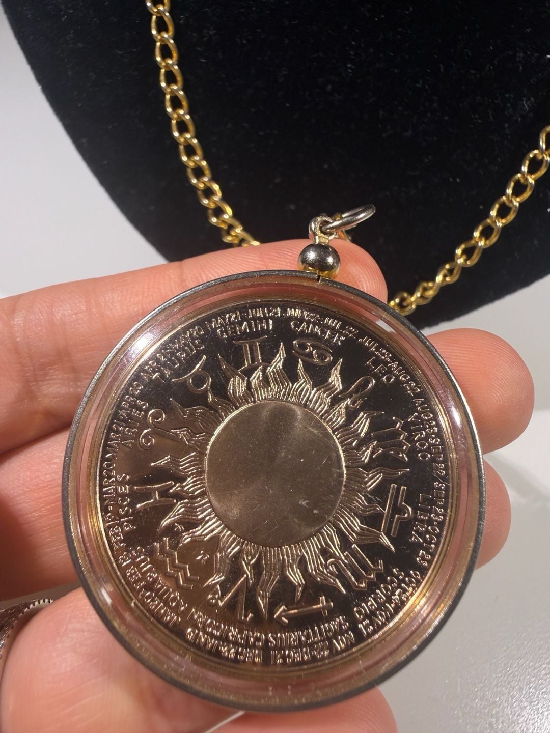 Vintage Gemini Zodiac Pendant Necklace Gold Tone Chain 2
