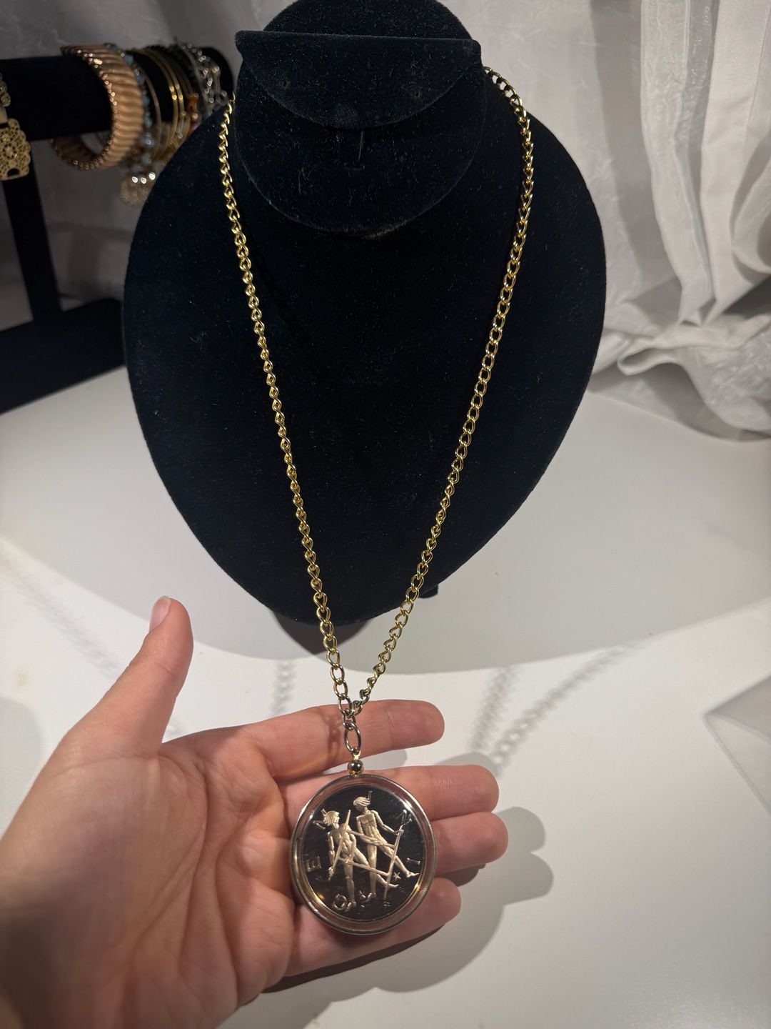 Vintage Gemini Zodiac Pendant Necklace Gold Tone Chain 3