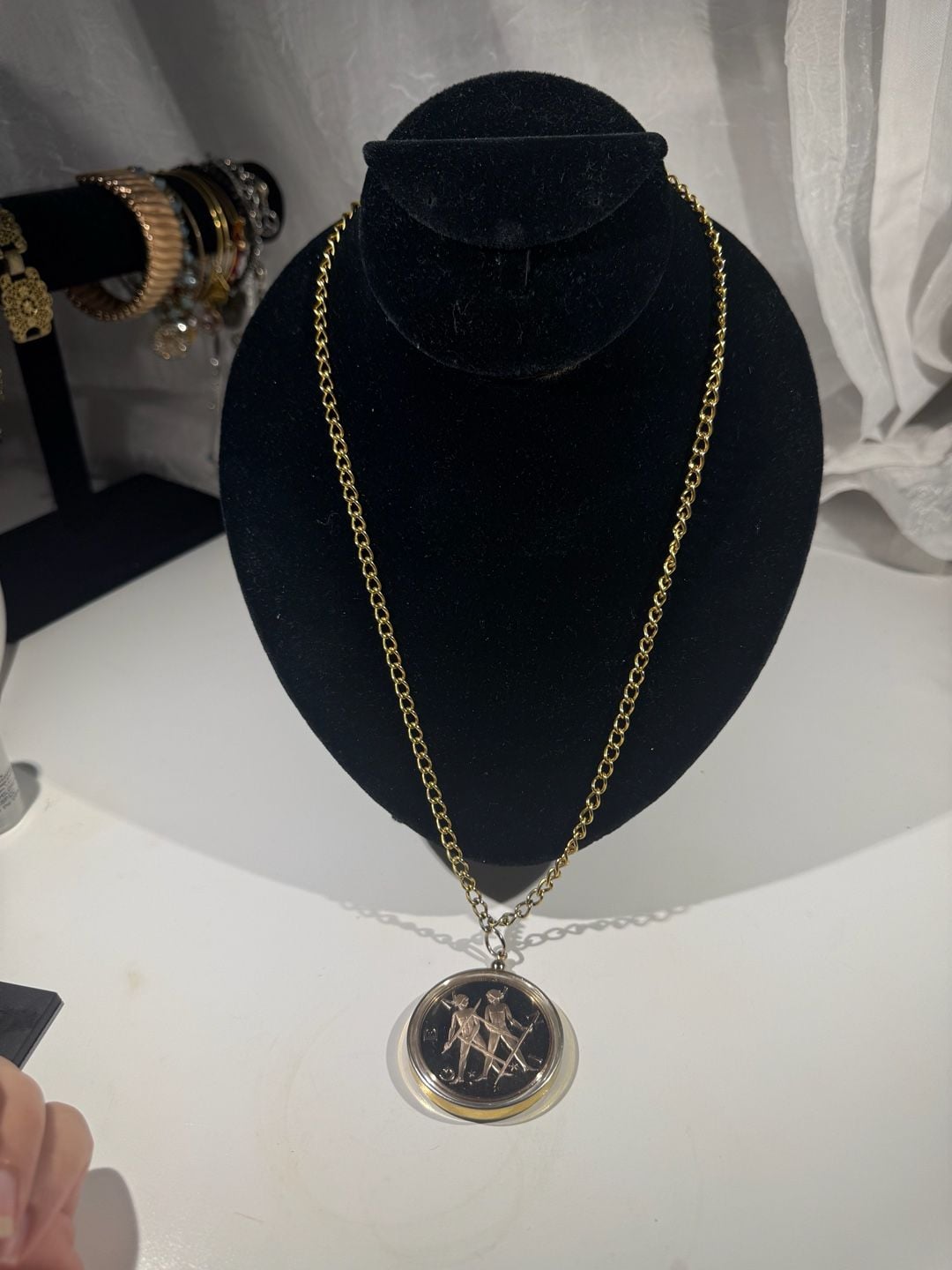 Vintage Gemini Zodiac Pendant Necklace Gold Tone Chain 4