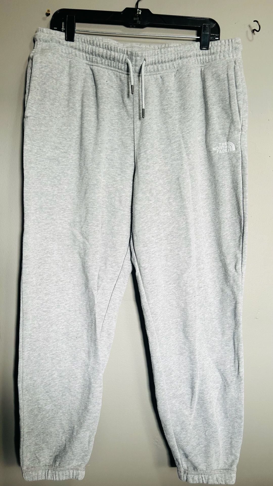 The North Face Evolution Logo Jogger Sweatpants Gray. Pc 142 2