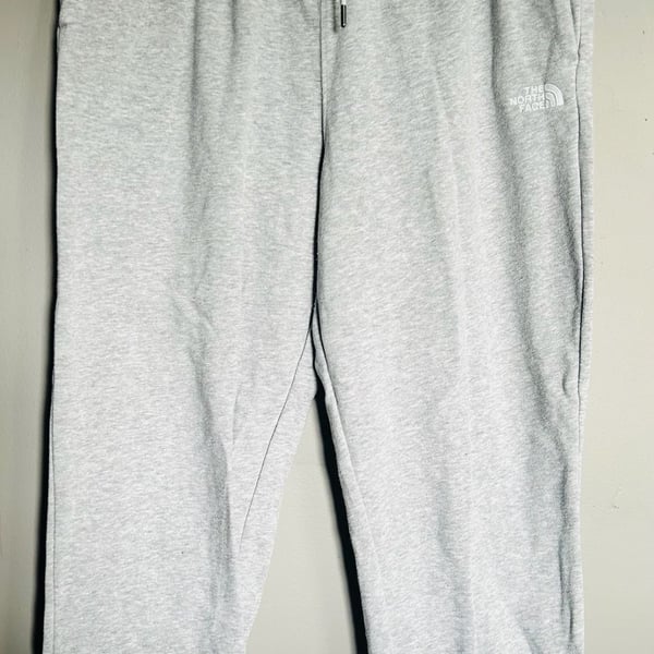 The North Face Evolution Logo Jogger Sweatpants Gray. Pc 142