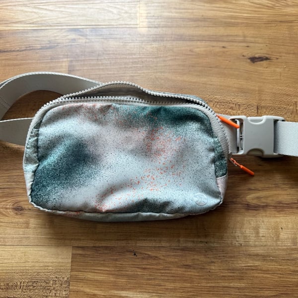 Lululemon Everywhere Belt Bag Spray Camo Size OS