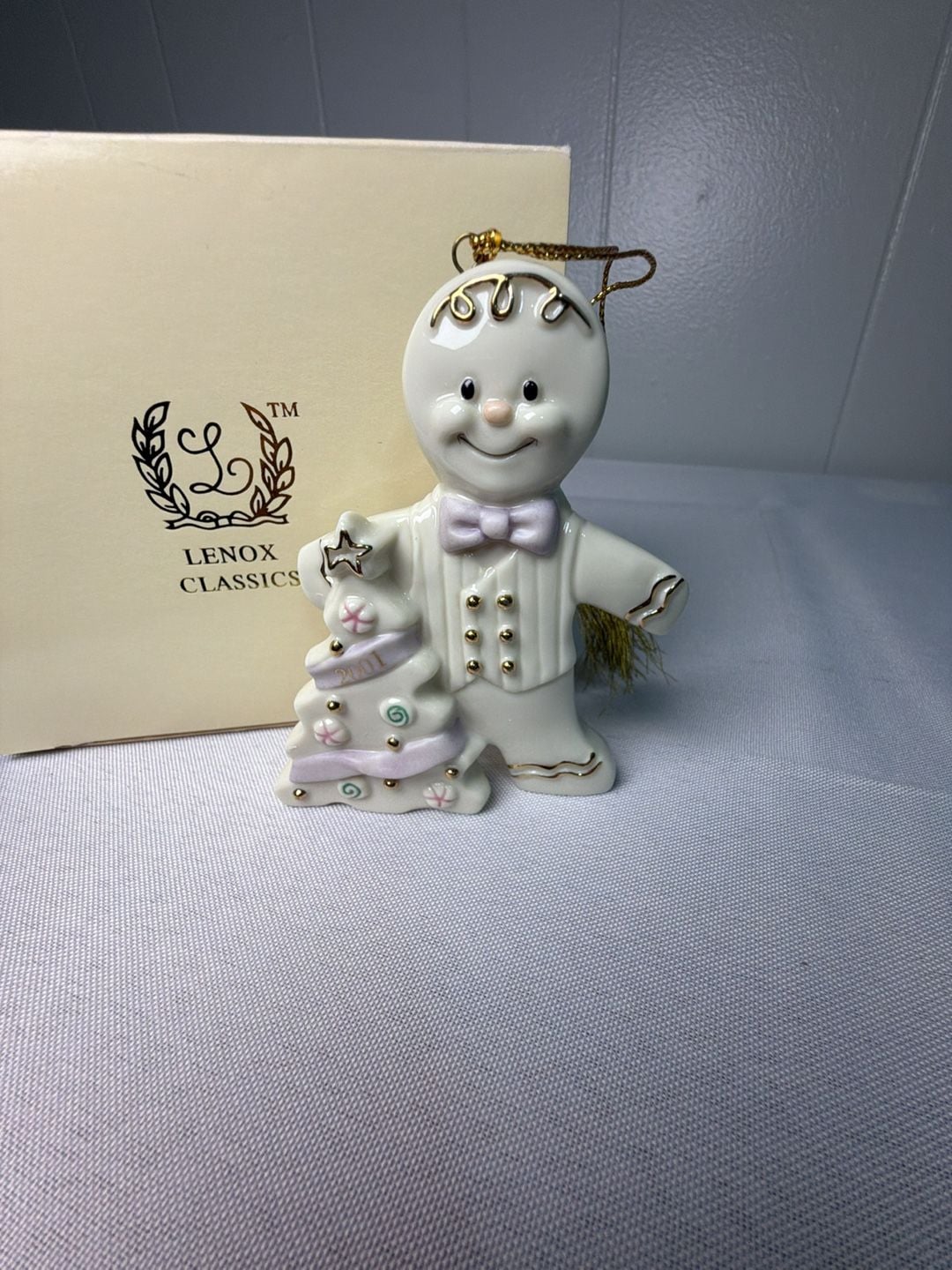 Lenox Classics 2001 Annual Gingerbread Man Christmas Ornament 2
