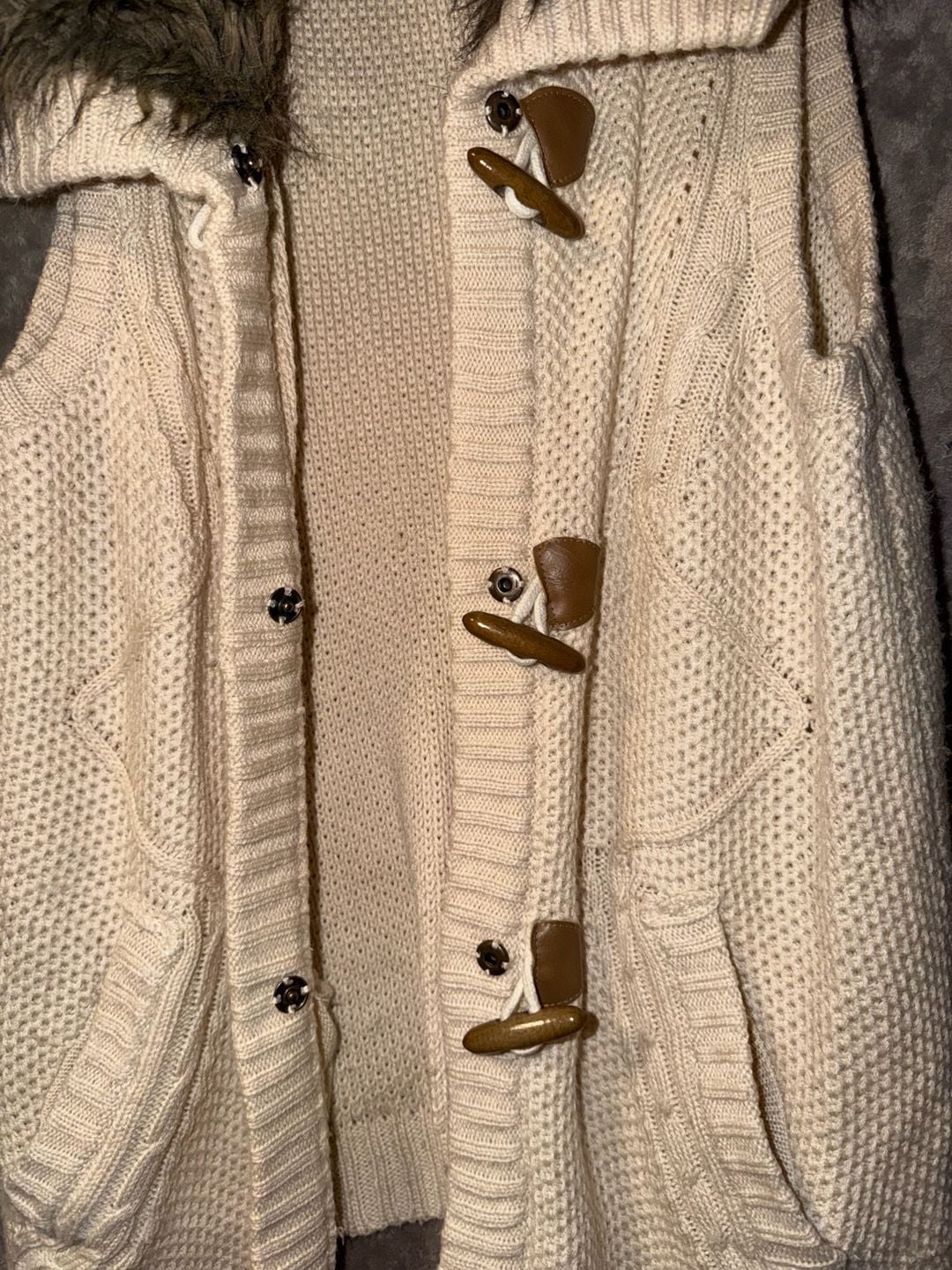 Pink Republic Sweater Vest Faux Fur Collar Toggle Cream Knit. Size Medium 7