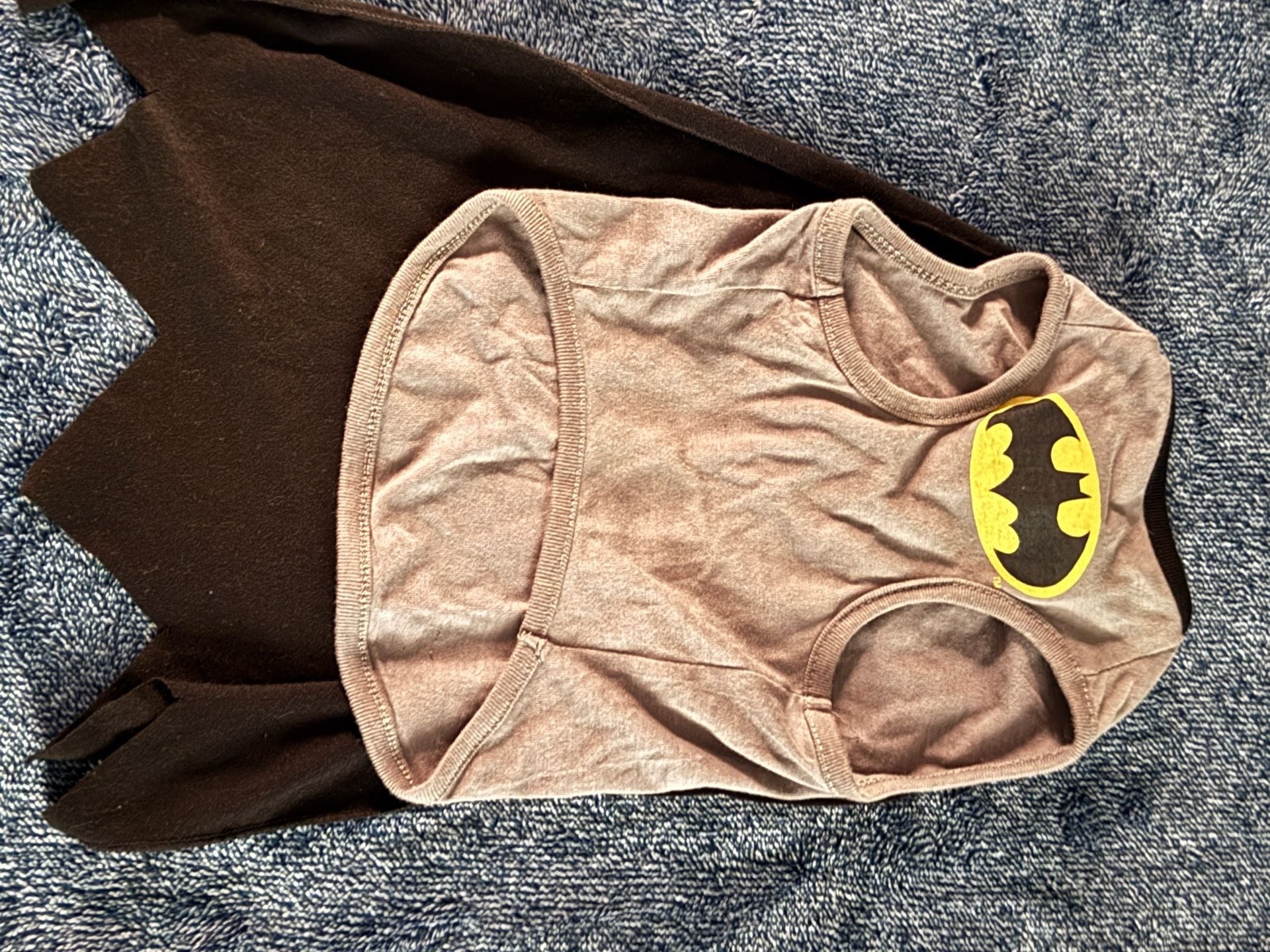 DC Comics Batman Cape Pet Costume Size M Brown Yellow Bat Logo 7