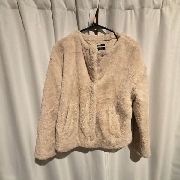 Zara Faux Fur Jacket Size XS Cream