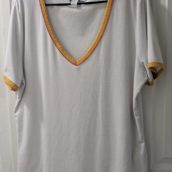 Forever 21 Ringer T-Shirt Size 1X White Ribbed V-Neck