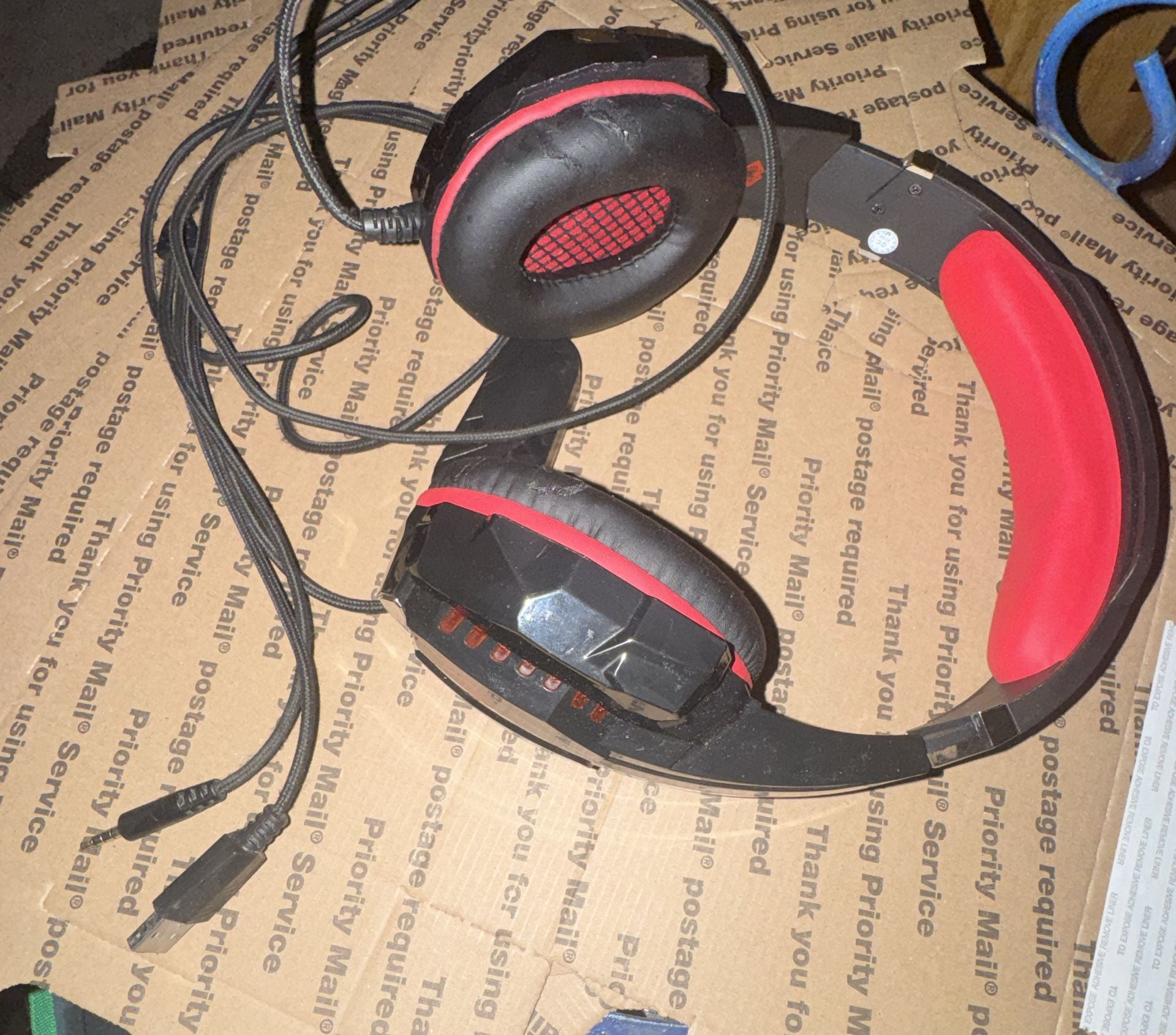 Python Fly Gaming Headset with Microphone and LED Lighting Black Red 1
