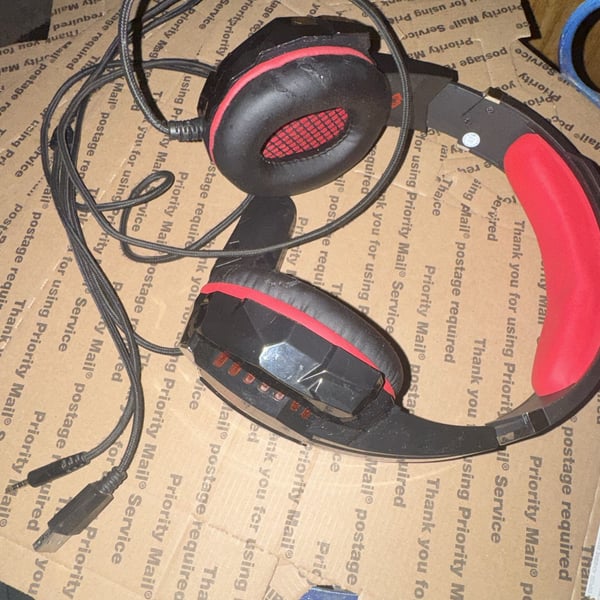 Python Fly Gaming Headset with Microphone and LED Lighting Black Red