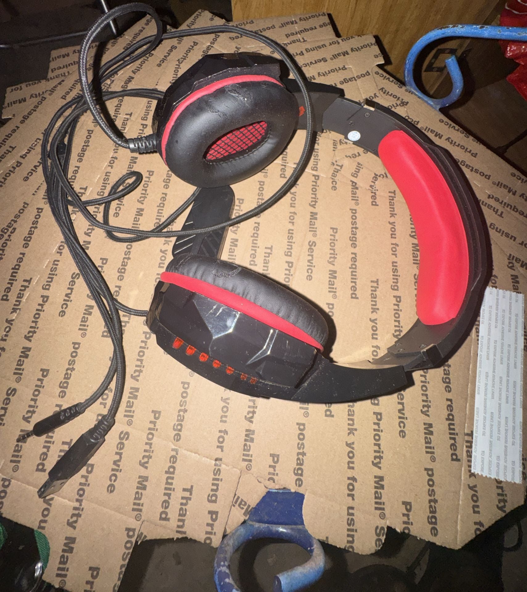 Python Fly Gaming Headset with Microphone and LED Lighting Black Red 2